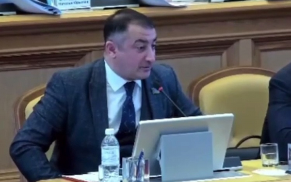 «Историческая узбекская земля»: депутат-азербайджанец намекнул, что нефть Сибири может стать законной добычей среднеазиатов