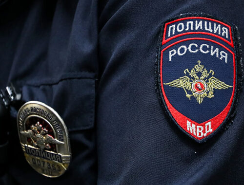 СКР сообщил об обысках по делу против полицейских, передавших информацию телеграм-каналу