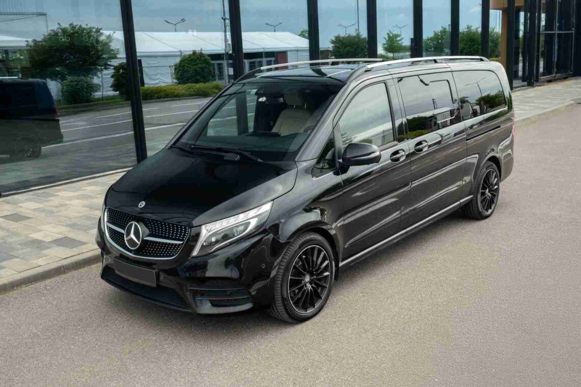 Преимущества аренды минивэна с водителем в Санкт-Петербурге