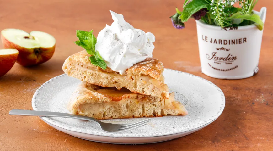 Шарлотка на сковороде