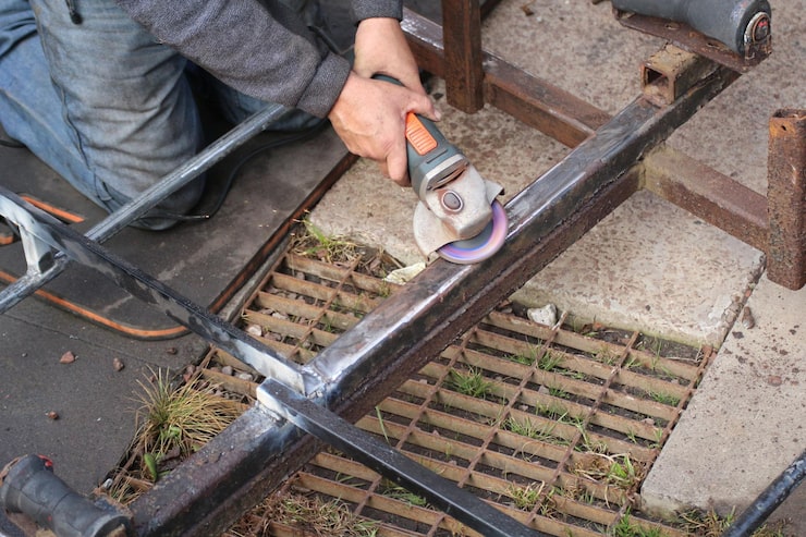 Монтаж водосточной системы из металла своими руками