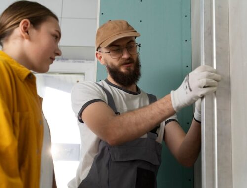 Установка встроенного шкафа из гипсокартона в нишу