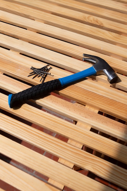 Установка и обслуживание защитных навесов или козырьков