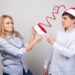 Почему возникает ревность и как от нее избавиться