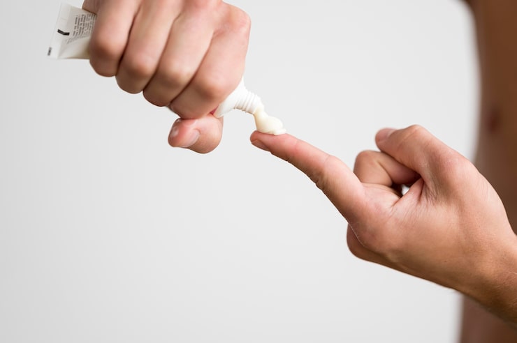 Как удалить занозу из пальца у взрослого с помощью соды и иглы Как удалить занозу из пальца у взрослого с помощью соды и иглы